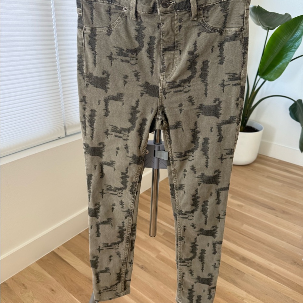Free People denim pants Size 27. NWOT